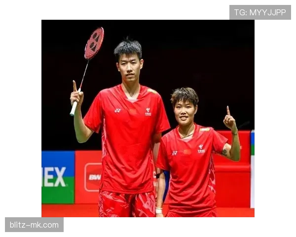 黄东萍训练完直接拎包去秀场，这反差谁懂啊